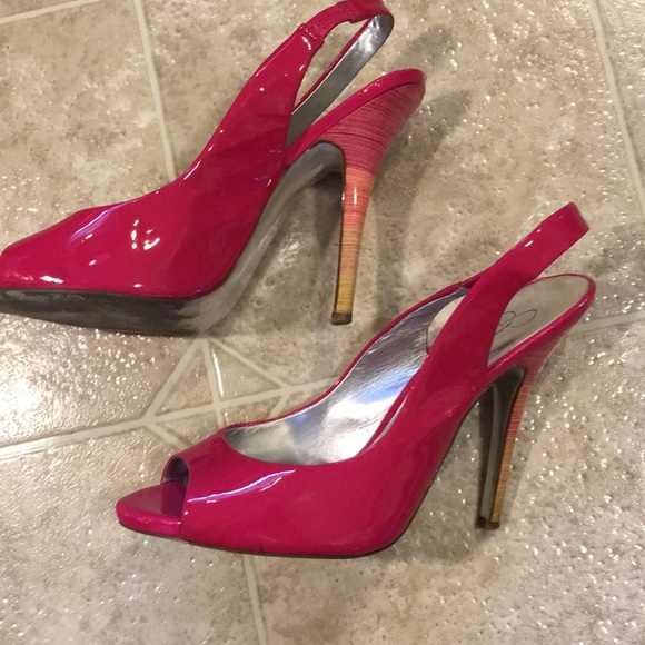 Jessica Simpson hot pink high heels - Picture 2 of 8